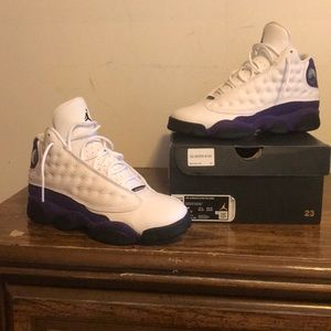 I am selling air Jordan 13 retro Lakers